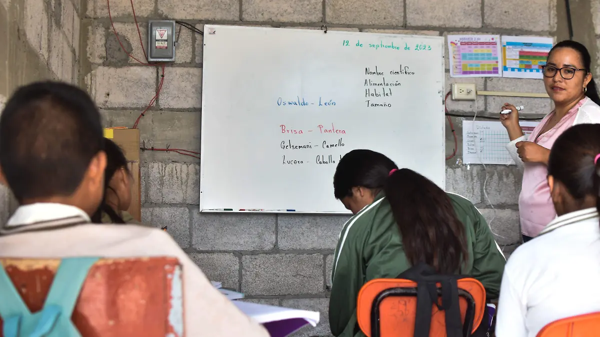 Telesecundaria en condiciones precarias